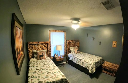 Karnack House | Family-Friendly Woodsy Retreat with Fun-Filled Amenities