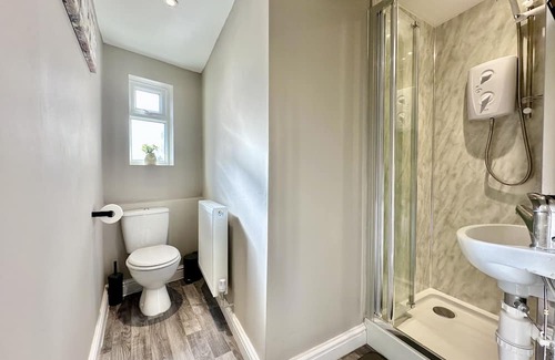 York Cottage | Cozy Firs Nook Bungalow with Parking for Perfect Getaways
