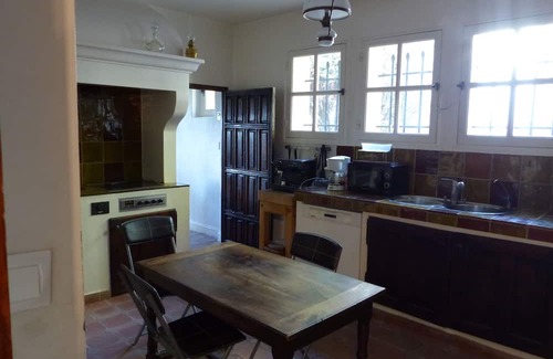 Les Baumettes Villa | Cozy Mas Provencal Dans la Pinède - Pet & Child Friendly Stay
