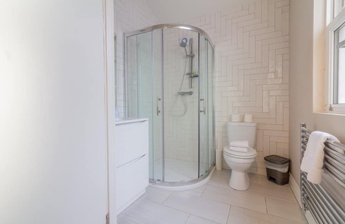 Dundrum Apartment | Family-Friendly Getaway at GuestReady - Serene Rosy