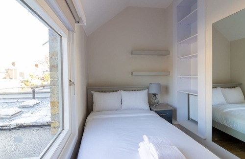 Donnybrook House | Unwind at GuestReady - Cosy Retreat with Family Amenities