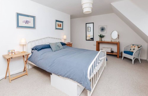 Henley House | Discover TheTulips: Ideal 4-Bed Retreat for Henley Regatta
