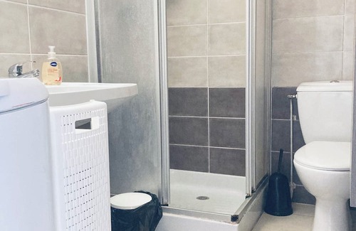 Cotentin Peninsula House | Family-Friendly Stay at La mer Devant la Porte