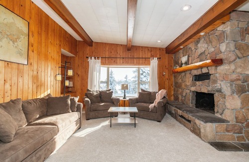 Bozeman House | Pet-Friendly Retreat with Privacy and Scenic Views