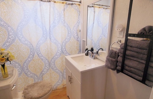 Indianapolis House | Prime 2 Bedroom Stay Minutes From Downtown Indy!