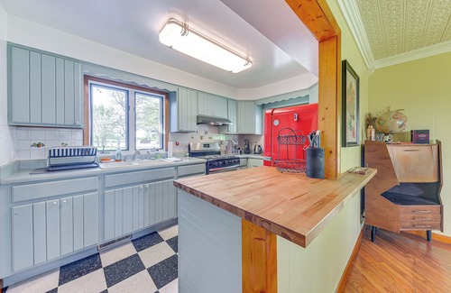 Fox Lake House | Inviting Lake Pistakee Getaway with Kayaks & Patio Fun