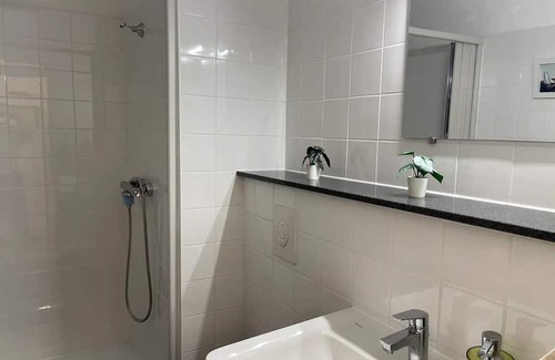 Westend Apartment | Cozy Apartment in Berlin Neu-Westend, Near Messe & Stadium