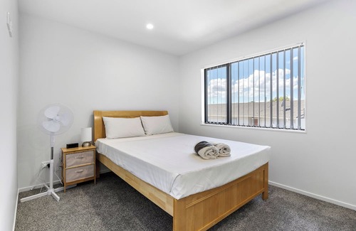Manurewa House | Ideal Getaway with Breakfast and Family-Friendly Amenities