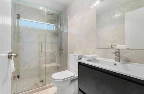 Manurewa House | Ideal Getaway with Breakfast and Family-Friendly Amenities
