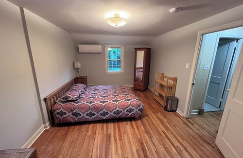 Moylan House | Cozy 3B/2B House near Swarthmore College for Family Getaways