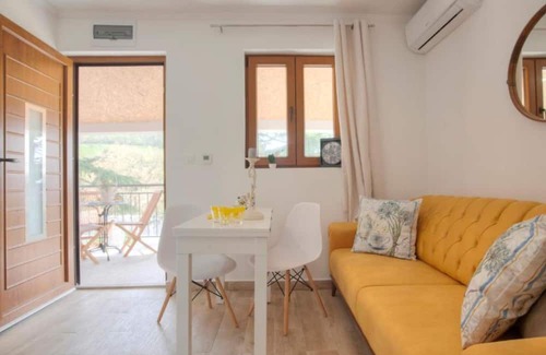 Lastva Grbaljska Apartment | Cozy Villa D Apartments: Family and Pet Friendly Retreat