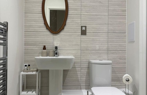Botwell Apartment | Comfortable RomaVita Apartment with Accessible Amenities