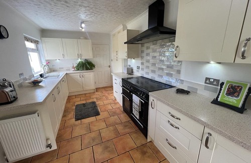 Felinwynt Cottage | Serene Family Retreat with Ocean Views, Steps to the Beach
