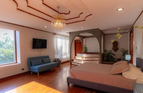 Roble House | Cozy Casa Familiar La Tortuga: Breakfast & Family-Friendly