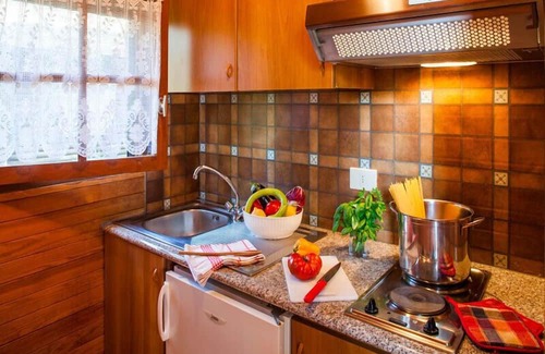 Ceriale Ski Chalet | Cozy Bungalow Aromi - Family-Friendly Chalet with Ocean View