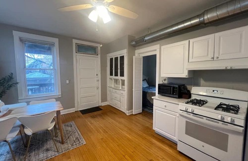 Bucktown Apartment | Inviting Bucktown 2-Bedroom Retreat in Ideal Location