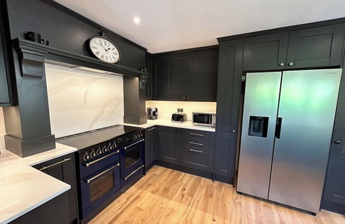 Cranleigh House | Family-Friendly Country Home with Great Room & Pet Amenities