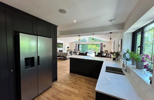Cranleigh House | Family-Friendly Country Home with Great Room & Pet Amenities
