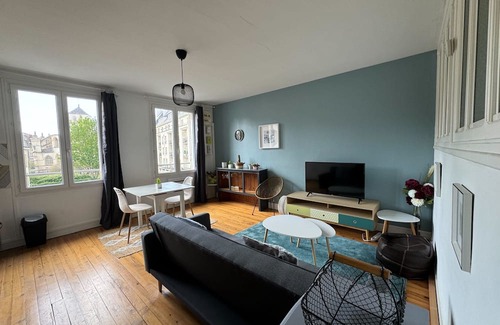Quartier du chateau Apartment | Cozy Retreat in Caen with Kitchen and Child-Friendly Amenities