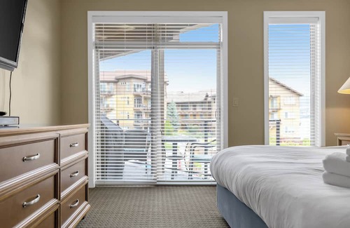 Central Okanagan Apartment | Unforgettable Stays at Barona Beach with Scenic Views