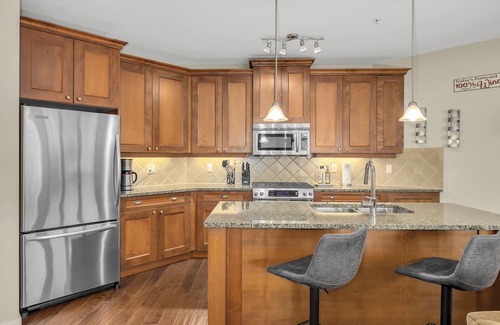 Central Okanagan Apartment | Unforgettable Stays at Barona Beach with Scenic Views