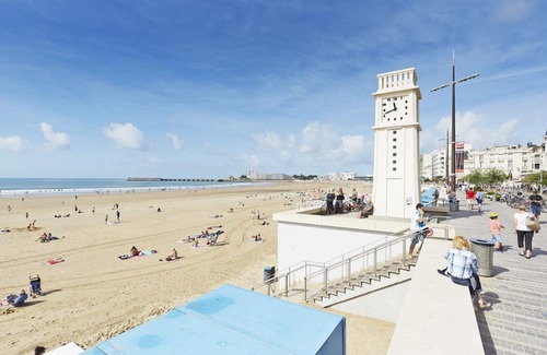 Olonne-sur-Mer House | Vrbo Property: Family-Friendly Retreat with Hot Tub Access