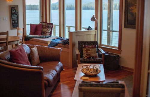 Petersburg House | Tranquil Retreat Near Downtown Petersburg with Spa & Hot Tub