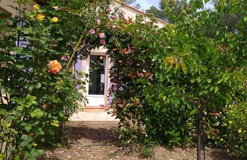 Rocbaron Apartment | Charming Studio with Pool and Kitchen in Provence Verte