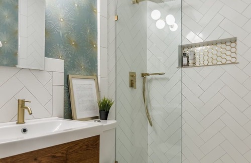 Waldron House | Restoration Retreat: Pet-Friendly Corporate & Transitional Stay