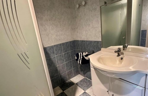 Trebry House | Cozy Bellevue House with Kitchen Amenities for Your Stay