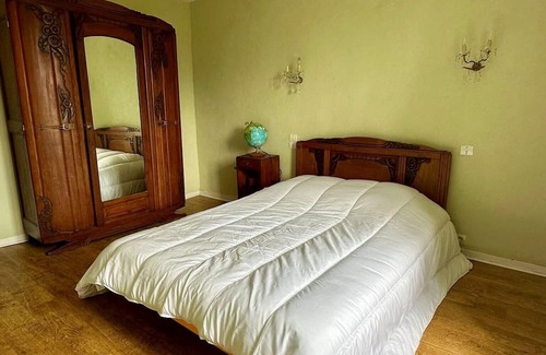 Trebry House | Cozy Bellevue House with Kitchen Amenities for Your Stay