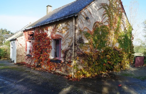 Le Pin House | Relaxing Gîte "Coquelicots": Family-Friendly Retreat