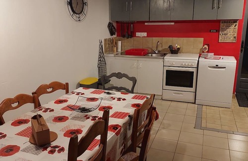Le Pin House | Relaxing Gîte "Coquelicots": Family-Friendly Retreat