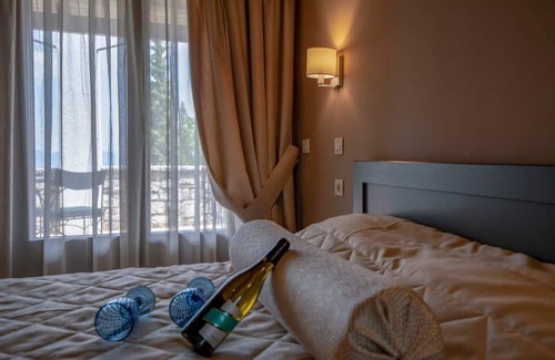 Eptalofos Condo | Eptalofos Guesthouse - Cozy Double Suite with Fireplace