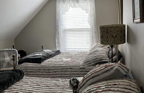 Vinalhaven House | Discover The Pond House on Carver's Pond - Pet Friendly Stay