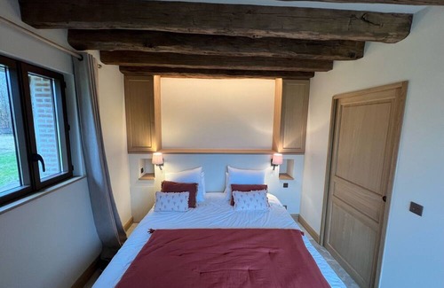 Neung-sur-Beuvron House | Stunning Property with Pool & Scenic Pond Views for 10