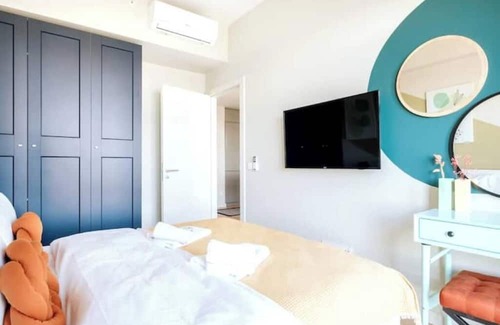 Umraniye Apartment | Stylish 1BD Apartment with Balcony Views & Parking