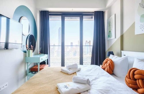 Umraniye Apartment | Stylish 1BD Apartment with Balcony Views & Parking