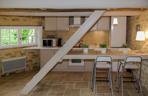 Colonzelle Cottage | Cozy Cottage 'Ecurie' with Private Terrace & Shared Pool