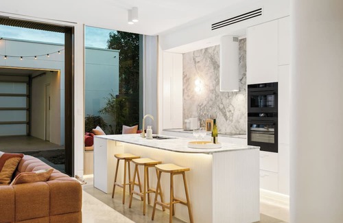 Parkside Cottage | Urban Oasis: Cozy 2-Bedroom Cottage Near the CBD