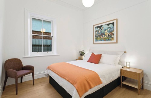 Parkside Cottage | Urban Oasis: Cozy 2-Bedroom Cottage Near the CBD
