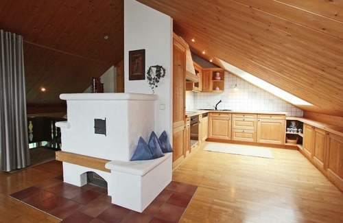 Grossdorf House | Modern Holiday Home with Scenic Mountain Views & Kitchen