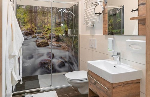 Russbach am Pass Gschuett Apartment | Family Suite Retreat at Dachsteinresort with Pool & Spa