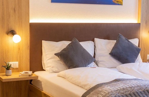 Russbach am Pass Gschuett Apartment | Family Suite Retreat at Dachsteinresort - Pet Friendly & Spa