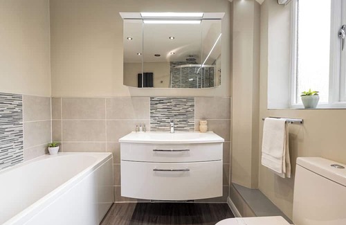 St Leonards Apartment | Relaxing Garden Apartment with Kitchen and Parking for 3