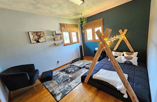 Elizabeth House | Relax at The Willow Zen Sanctuary with Private Sauna & Tub
