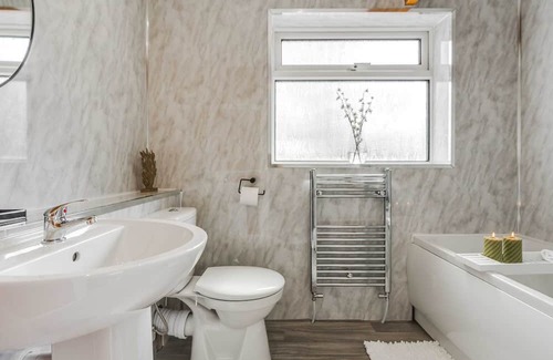 Bamber Bridge House | Serenity: 3 Bedrooms with Free WiFi & Family Amenities