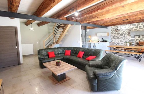 La Chapelle-d'Alagnon Cottage | Inviting Gite La Chapelle-d'Alagnon with Spa & Family Amenities