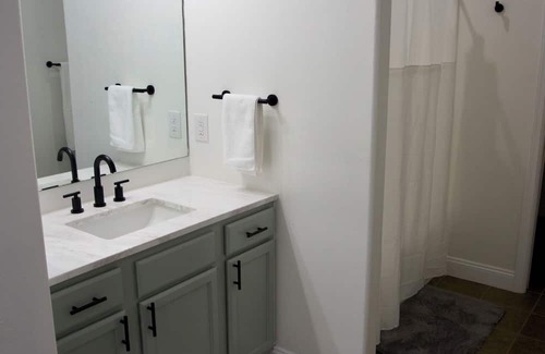 Freeport House | Bay Breeze House: Steps from the Bay & Near 30A Beaches