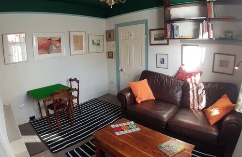 Ottery St Mary House | Inviting Devon Town House with Garden & BBQ for Familes
